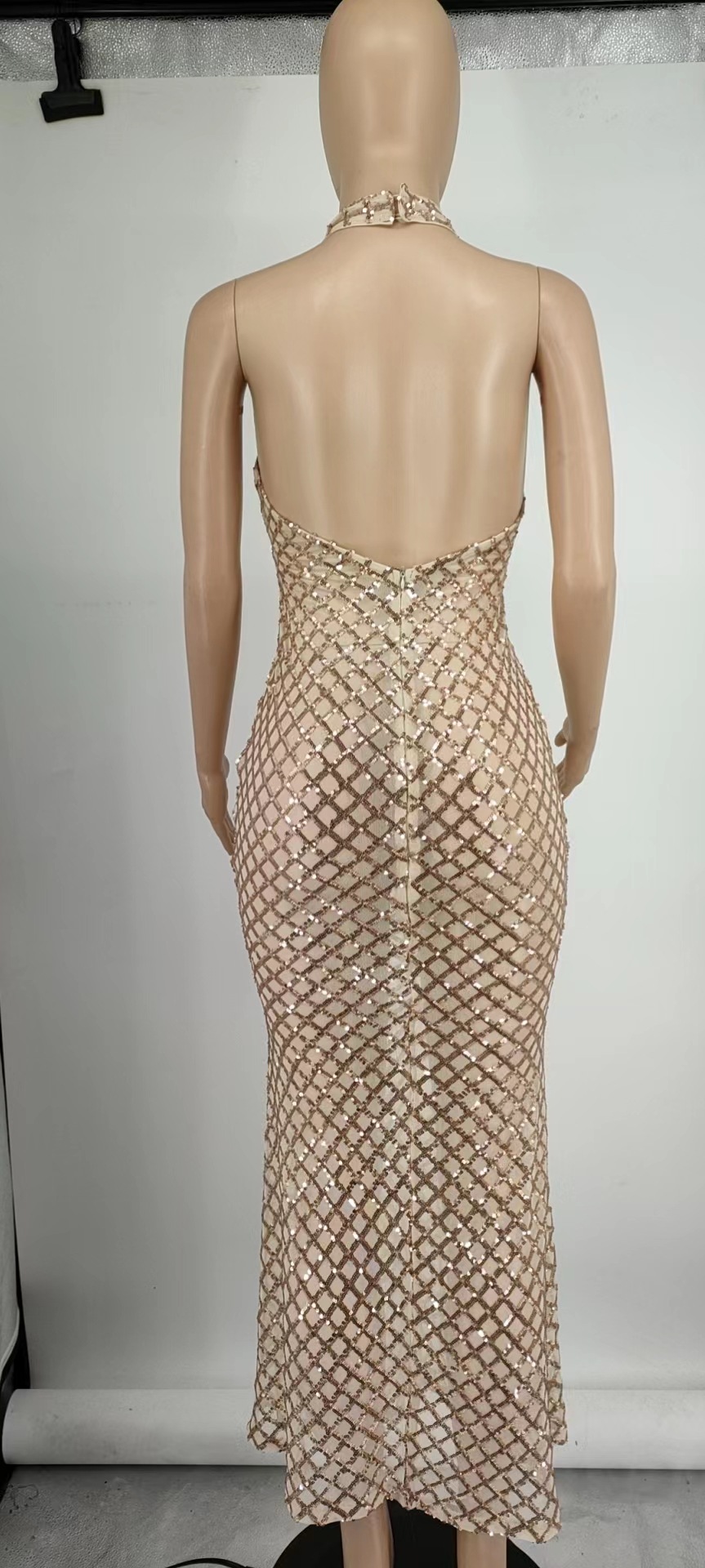 Abito da sera sexy con schiena scoperta e strass per donna_voghion.com