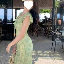绿色清新度假连衣裙碎花荷叶温柔小飞袖夏季甜美法式气质收腰长裙