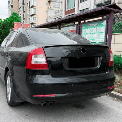 small rear spoiler – Fixed wind wing