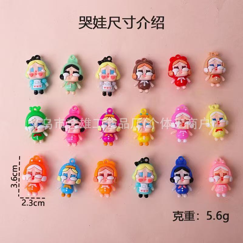 Nuevo estilo de dibujos animados de PVC huevo llavero de fiesta muñeca pequeña decoración creativa pegamento suave adorable colgante al por mayor