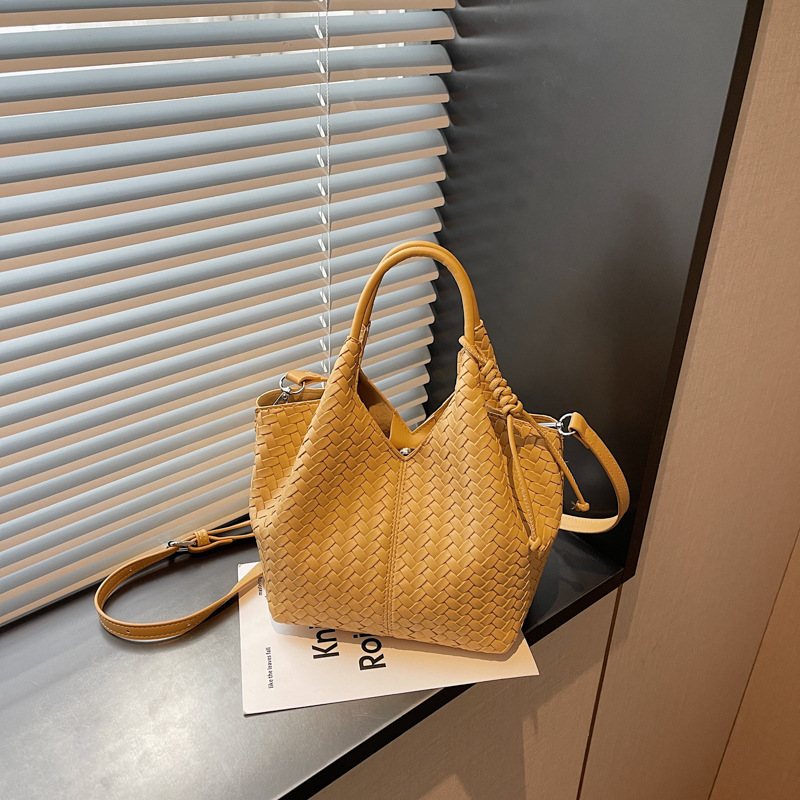 Trendy Niche Large-Capacity Women's Handbag 2026 New Style Simple Woven Basket Bag Stylish Shoulder Bag