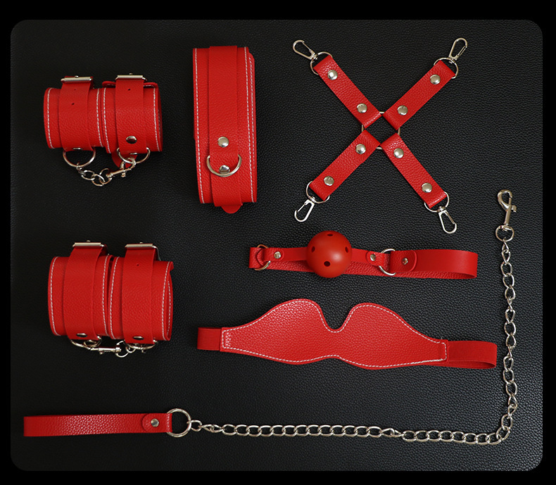 SM Props Set with Silicone Mouth Gag, Handcuffs and Nipple Clamps, Black — detail image 18