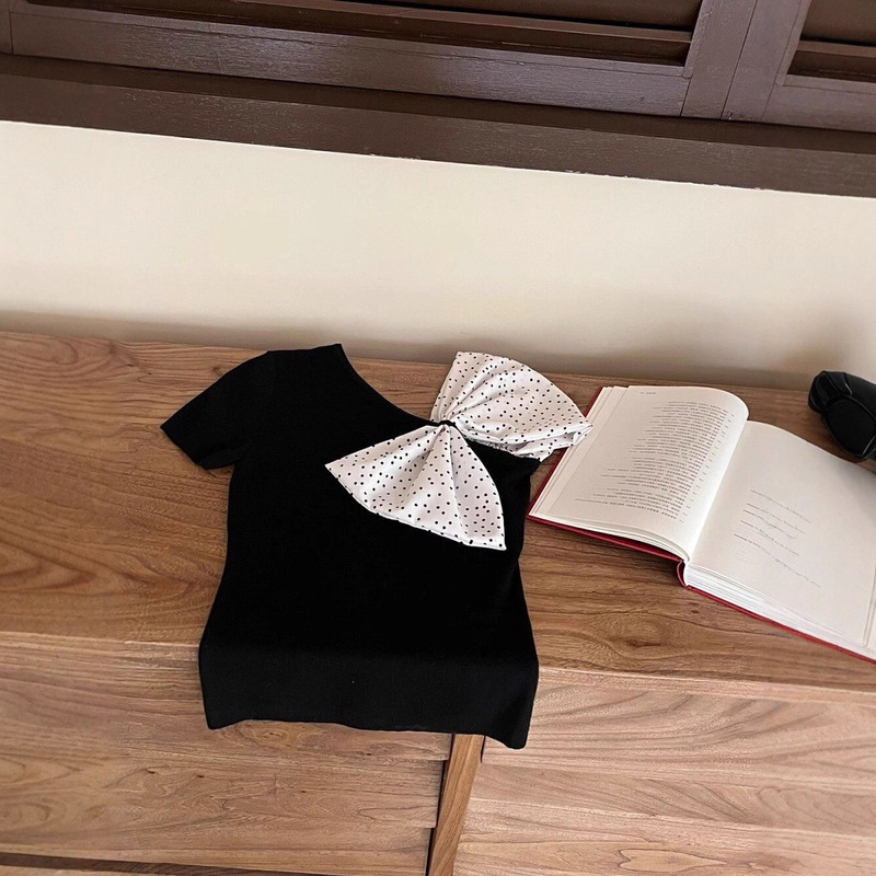 2025 New Pure Lust Sexy Slanted Shoulder Asymmetrical Simple Outdoor Polka Dot Bow Short-Sleeved T-Shirt Women's Top