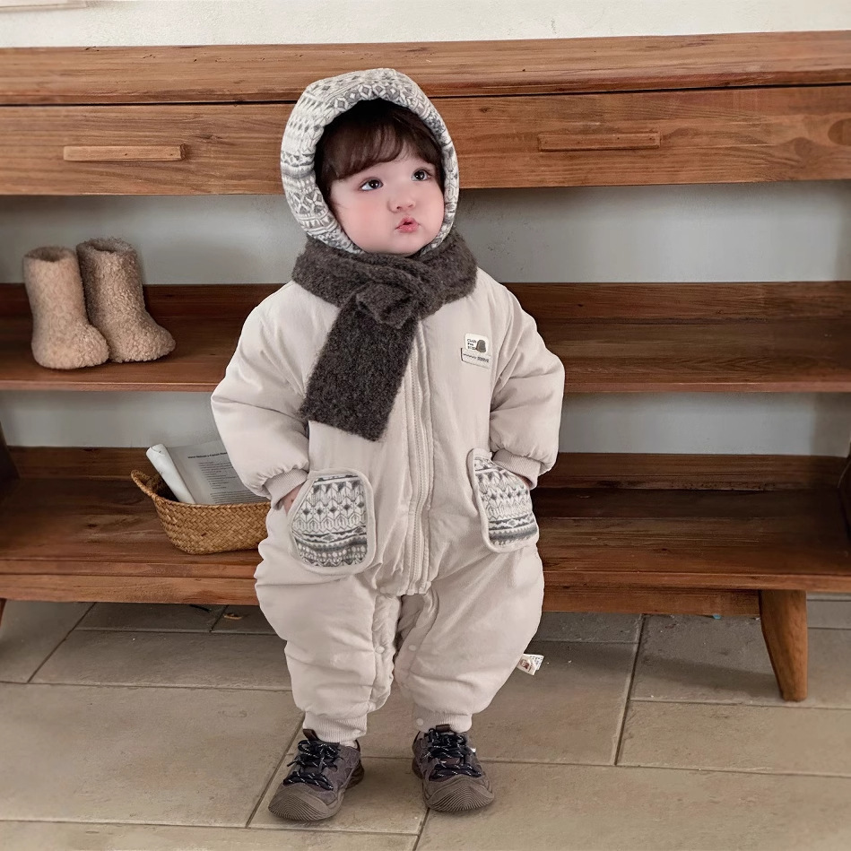Traje de escalada de invierno para bebés estilo nórdico ins estilo occidental lindo mono engrosamiento 0-2 años bebé hombre ropa de salida acolchada