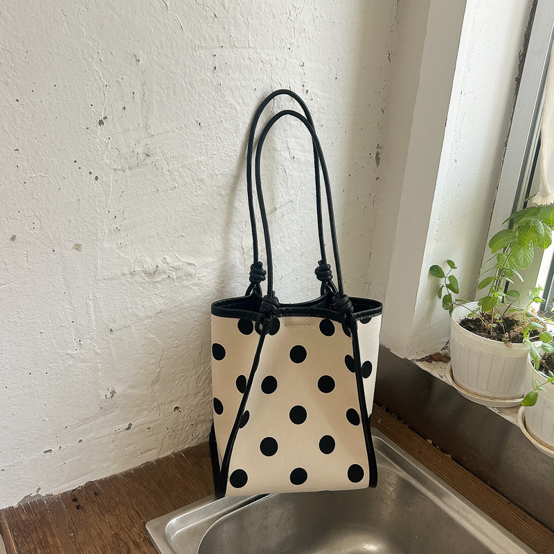 Bolsa de punto de onda de gran capacidad para mujeres 2026 verano nuevo ocio simple hombro brazo bolso de viaje al trabajo bolsa de mano