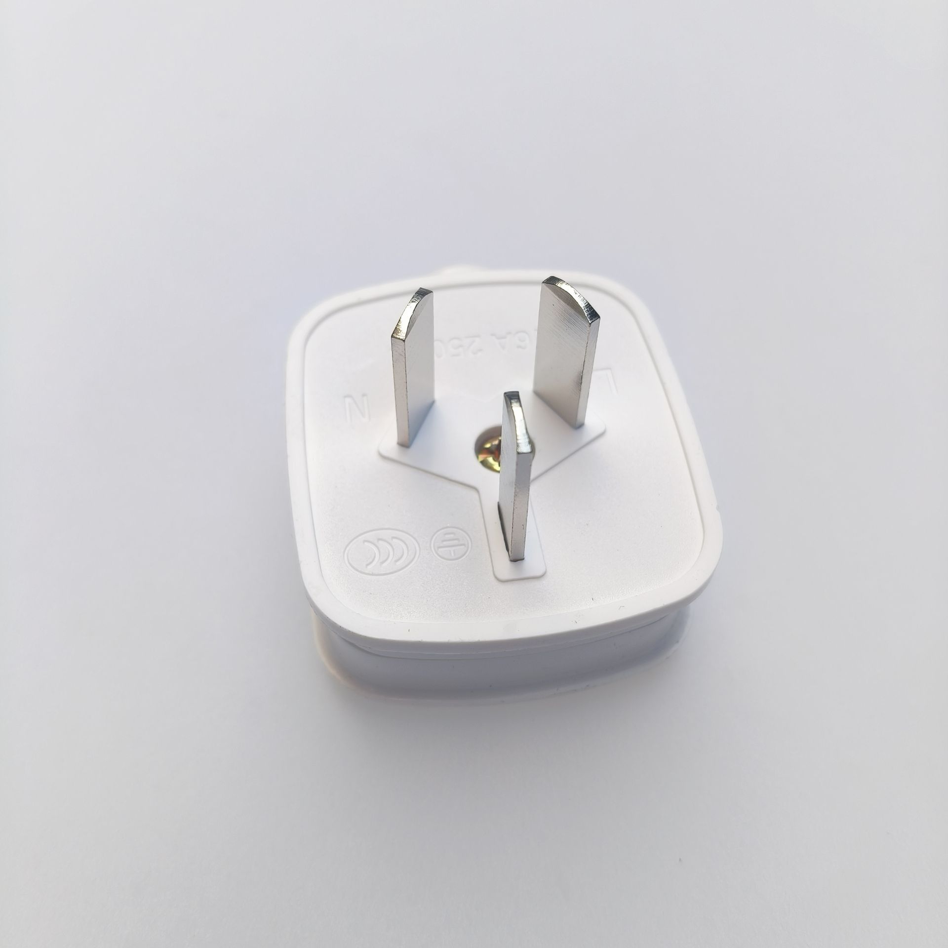 三脚插头接线插头转动插头工业插头转动16A三插头白色