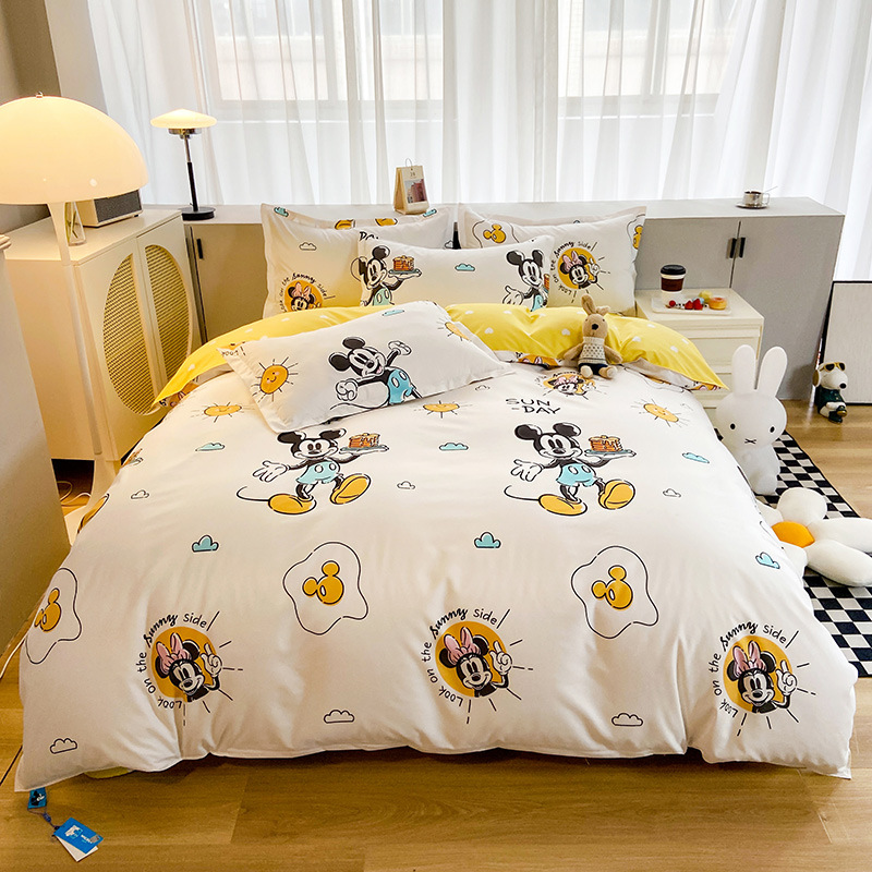 Disnie Cartoon Juego de cuatro piezas Dormitorio de estudiantes Juego de sábanas de tres piezas Dormitorio individual y doble Juego de cuatro piezas de algodón lavado
