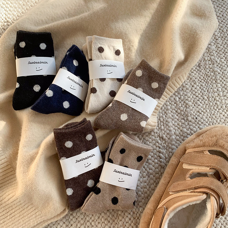 Women's socks autumn and winter thickened warm Japanese style all-match polka dot black wool Maillard Brown Zhuji mid-calf length socks