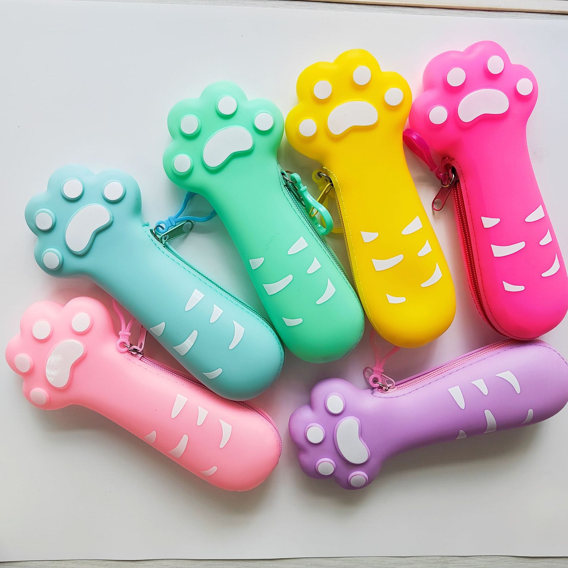 热销猫爪硅胶笔袋学习用品文具盒柔软易清洗学生可爱文具袋