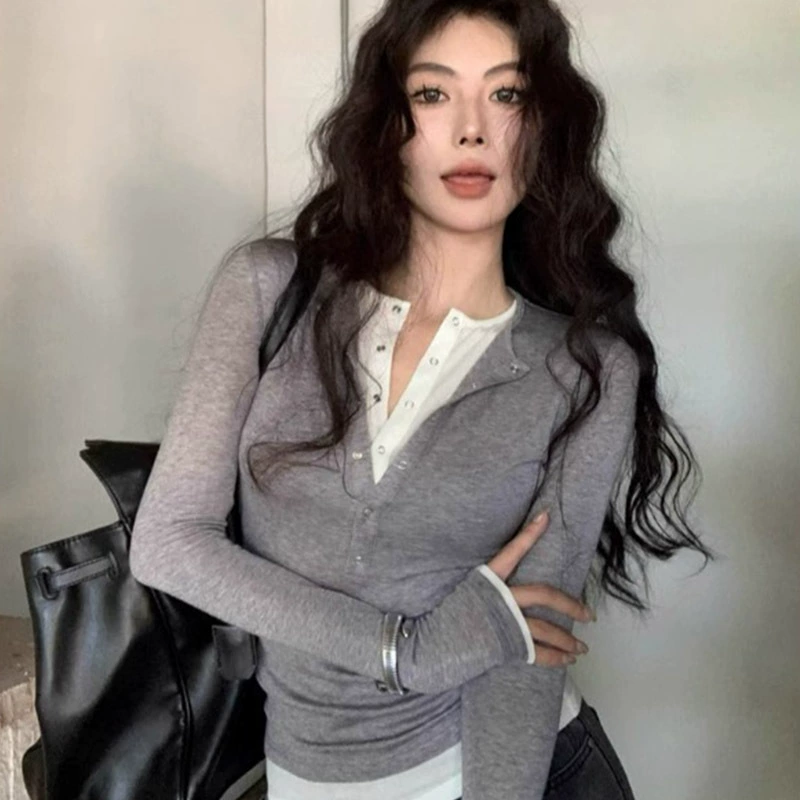 Официальное изображение, реальная цена, поддельная женская футболка из двух частей контрастного цвета с длинными рукавами, тонкий дизайн весны и лета, элегантный и универсальный топ.