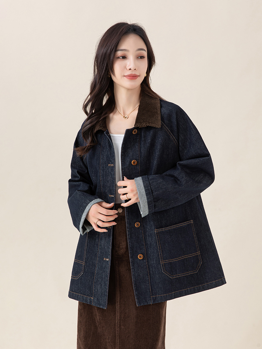 Áo khoác denim cổ điển phối màu tương phản, ve lông cừu, dáng dài trung bình — Xanh denim