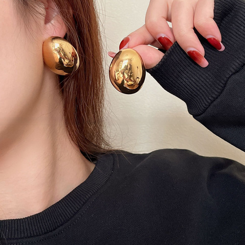 Self-carried aura, smooth and three-dimensional earrings, European and American ins style simple exaggerated small crowd personality fashion silver needle earrings 