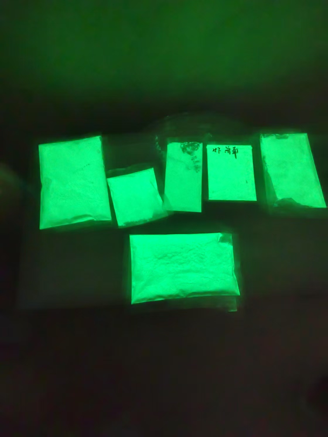 长效高亮夜光粉注塑颜料玻璃喷漆夜光粉荧光粉渔具发光粉标牌-阿里巴巴