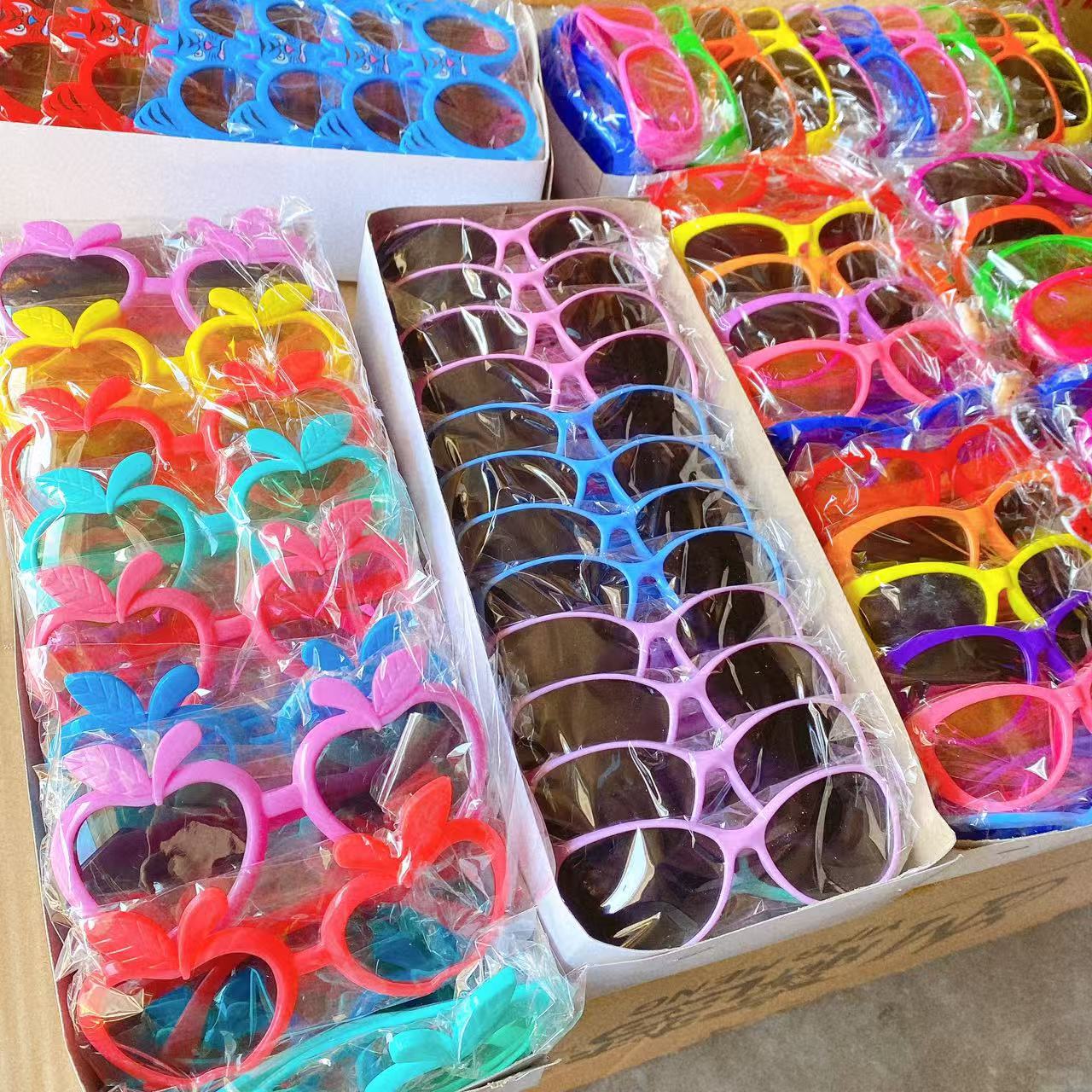 Niños gafas de sol gafas de sol de dibujos animados al aire libre gafas de playa regalos lindos niños niñas gafas de sol al por mayor