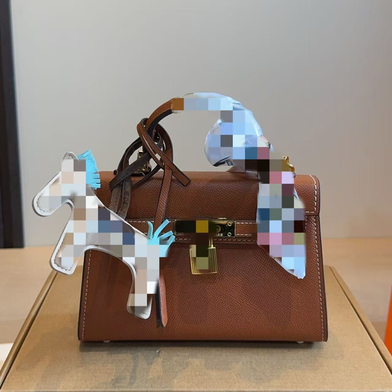 H brand fashionable and simple Kelly bag for women, trendy versatile shoulder and crossbody bag with a high-end feel and small horse pendant