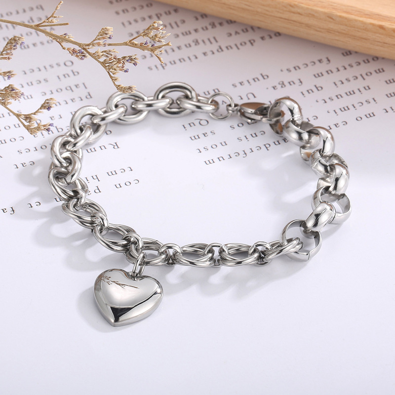 Fashion Heart Shape Titanium Steel Bracelets Stainless Steel Bracelets display picture 1