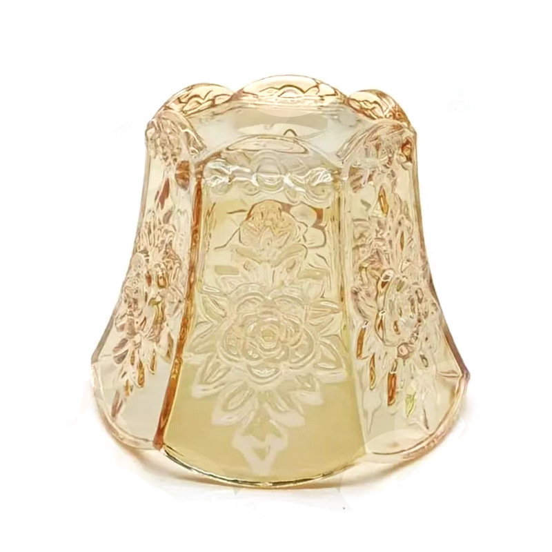 조각된 꼬냑 갓에는 독립된 카톤 폼 포장이 포함되어 있습니다.