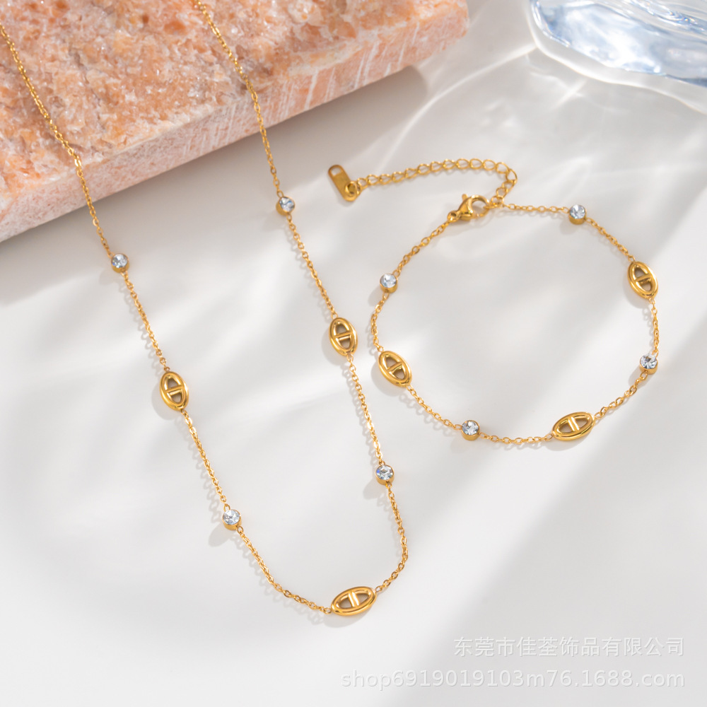 Simple and Elegant Pig Nose Necklace with Zircon Inlay, Stainless Steel Bracelet for Women, Popular Style, Light Luxury, Niche, High-End Feel, Versatile