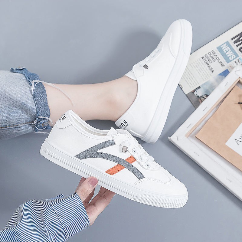 Zapatos blancos casuales universales para mujeres verano 2025 nuevos zapatos de skate transpirables de malla cómodos zapatos deportivos para mujeres