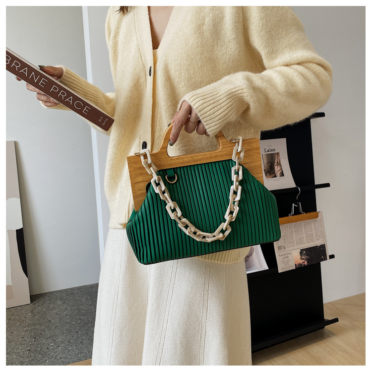 Autumn And Winter New Wooden Handle Fashion Chain Fold Striped Shoulder Simple Messenger Bag display picture 36