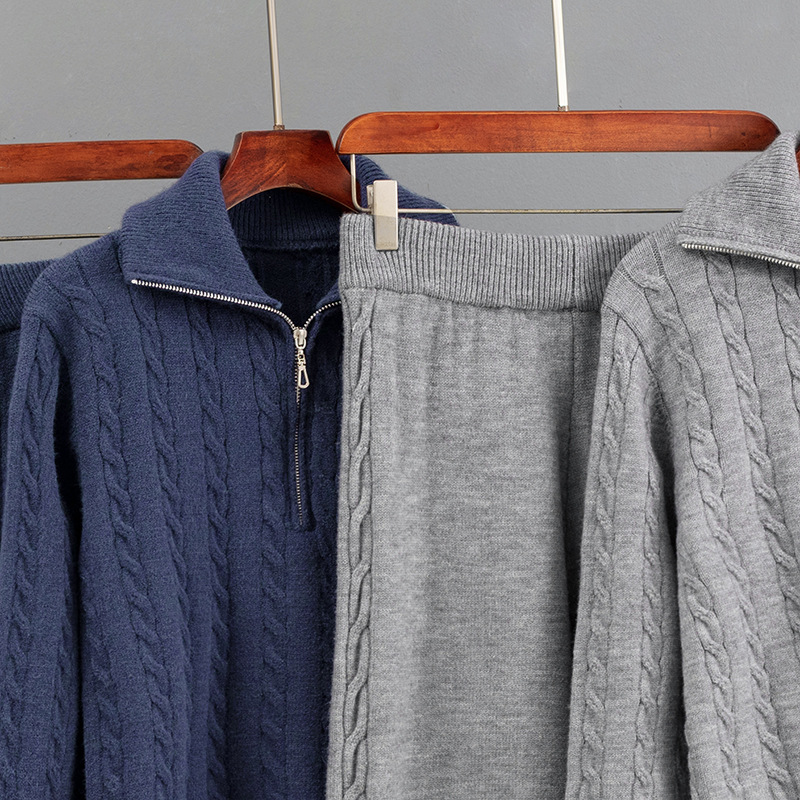 Ensemble pull en maille torsadée épaisse à demi-zip et pantalon large pour femme, collection automne-hiver. Deux pièces de haute qualité, coupe ample._voghion.com