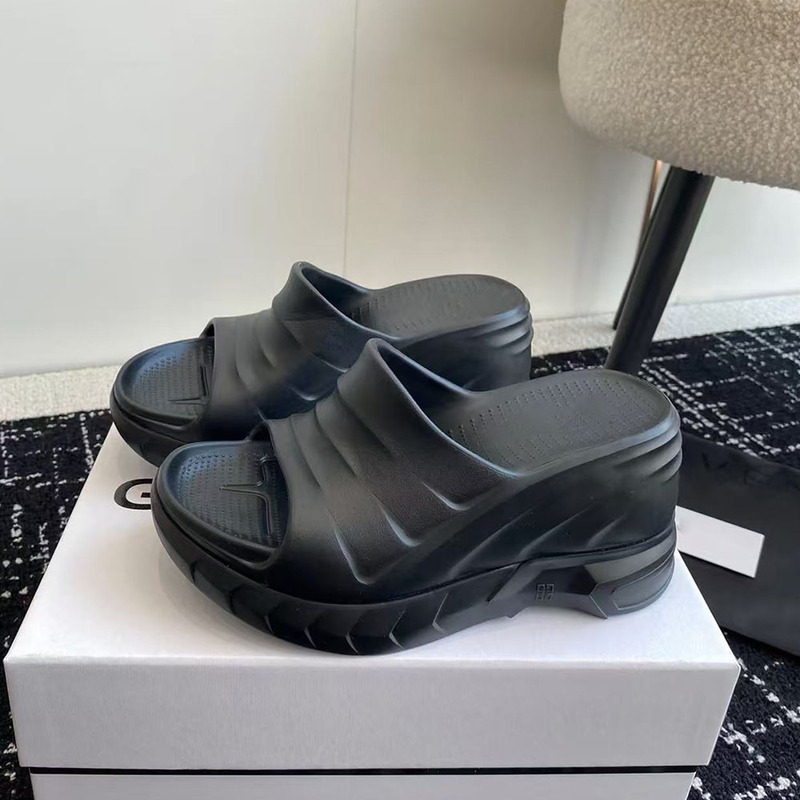 Platform Sandals with Thick Soles, European and American Style, Women's Slip-On Sandals, Ultra-High Heels, Trendy Internet Celebrity Fashion Shoes, Beach Sandals