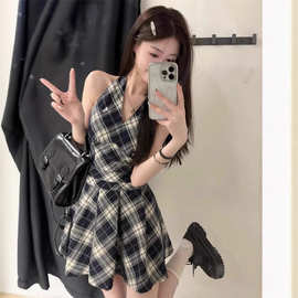 黑白格子挂脖连衣裙女夏季复古格纹无袖v领背心裙子小个子a字短裙