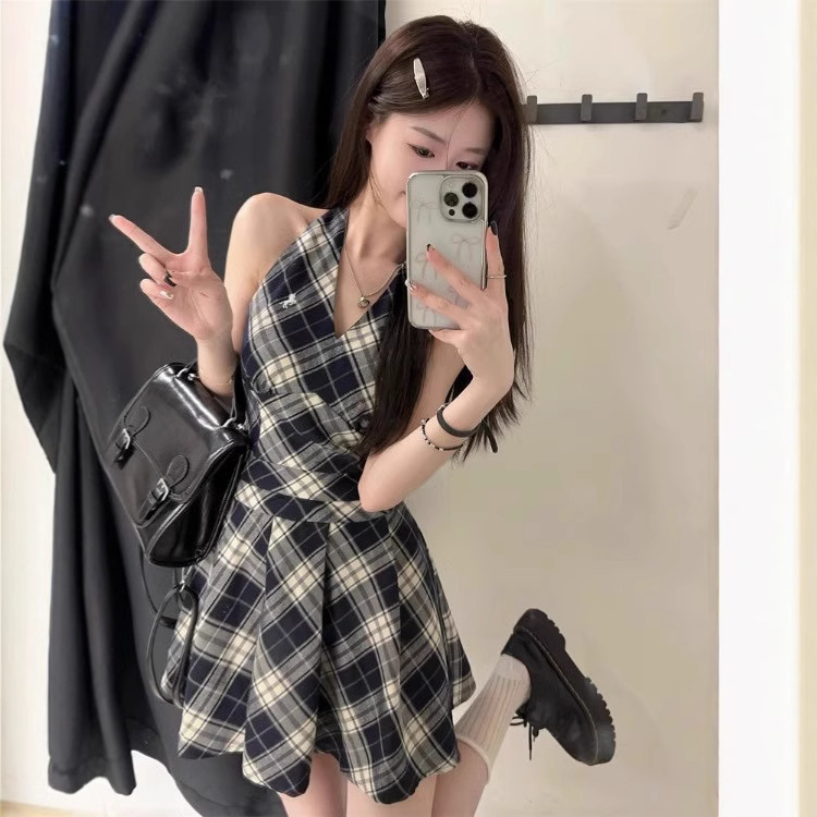 Black and White Plaid Neck dress Women's Summer Retro Plaid Sleeveless V-neck Vest Skirt Small A- line Skirt Black and White Plaid Neck dress Women's Summer Retro Plaid Sleeveless V-neck Vest Skirt Small A- line Skirt