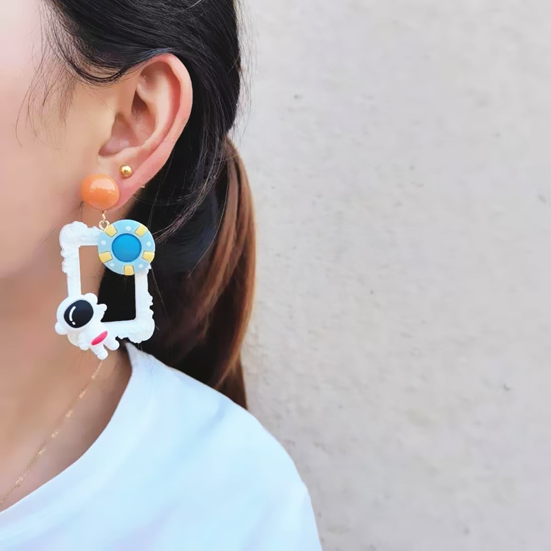 Daily Occasion Acrylic Material 1 Pair Simple Style Astronaut Patchwork Arylic Earrings