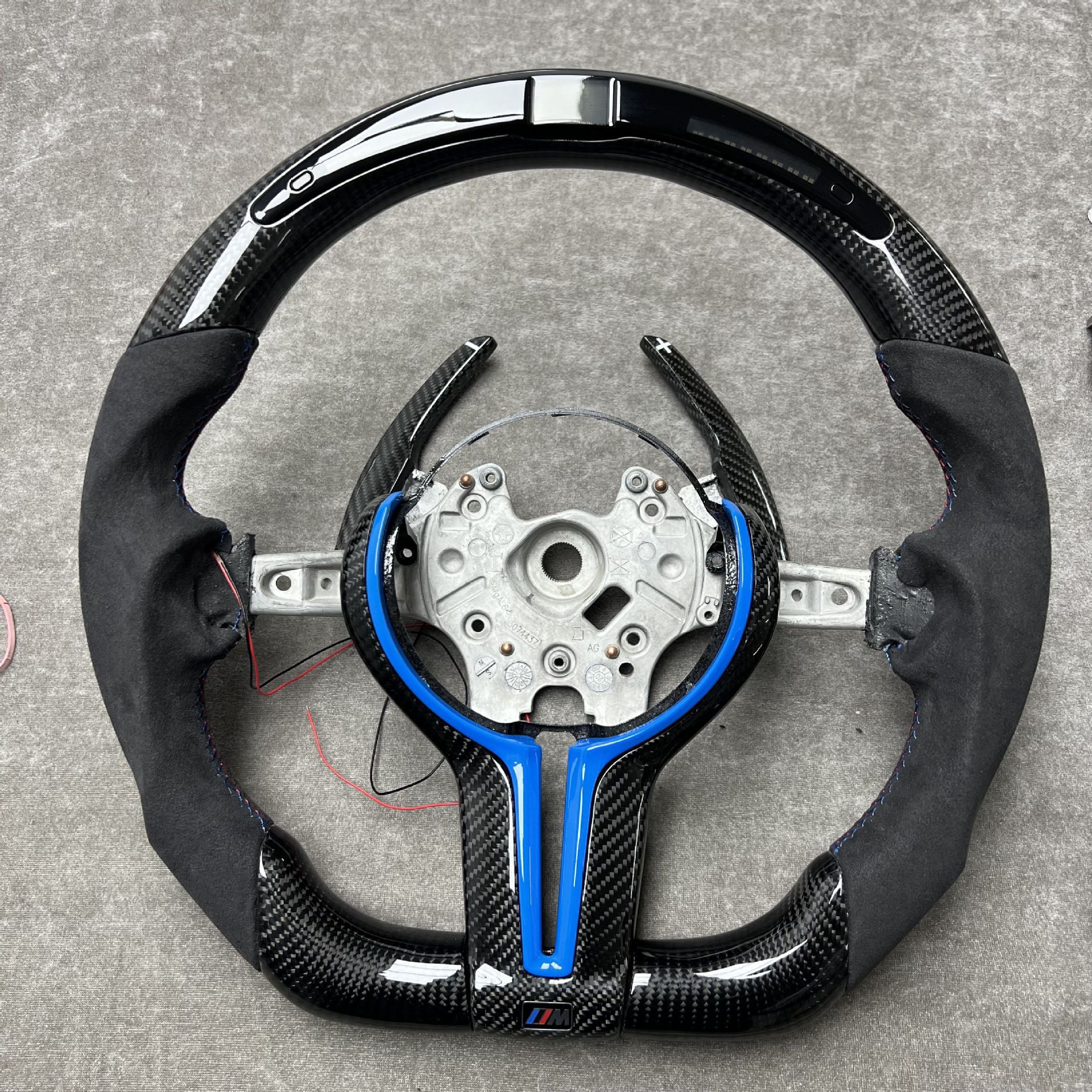 Popular in foreign trade, suitable for BMW F chassis 3 Series, 5 Series, X3, X5, M3, M6 carbon fiber car steering wheel modification and customization