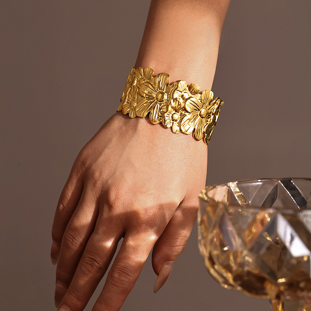 Einfacher Stil Blume Edelstahl 304 18 Karat Vergoldet Armreif In Masse display picture 1