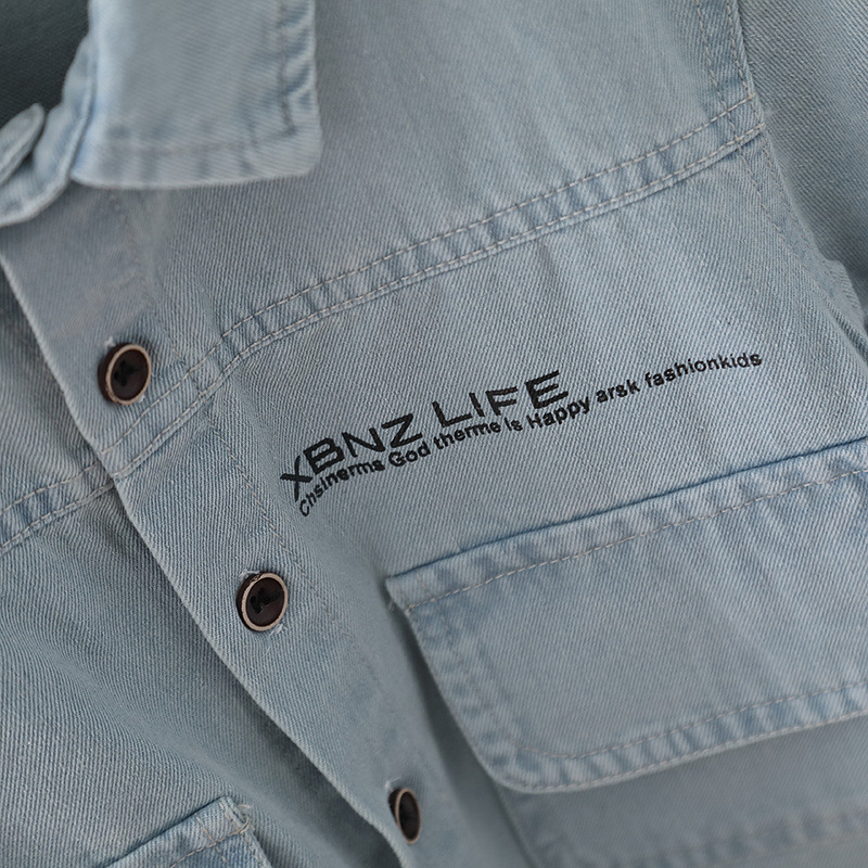 8088 traje de verano para niños 2025 nuevo traje de dos piezas de manga corta de mezclilla de color claro ropa delgada de verano para niños y bebés