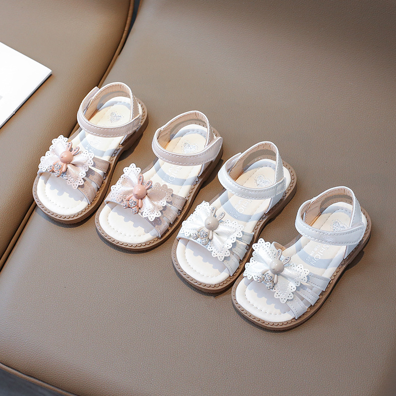 Summer fashionable sandals with bow