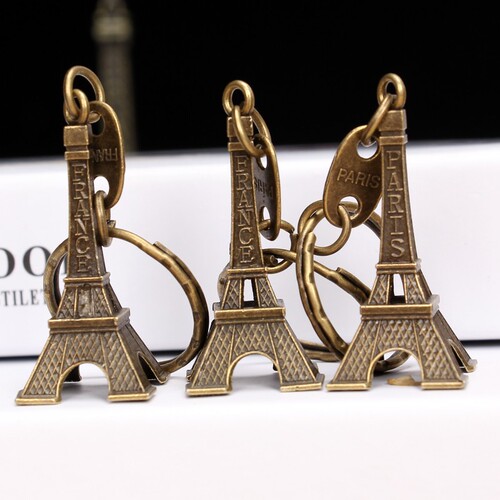 Zakka vintage Paris Eiffel Tower key chain, tower pendant, key ring small gift factory direct sale