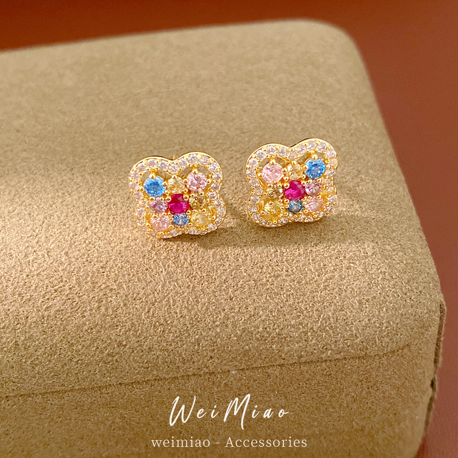 14k oro real chapado agujas de plata zircon flores de hierba afortunada pendientes de color temperamento pendientes de lujo ligero alta sensación pendientes image 4