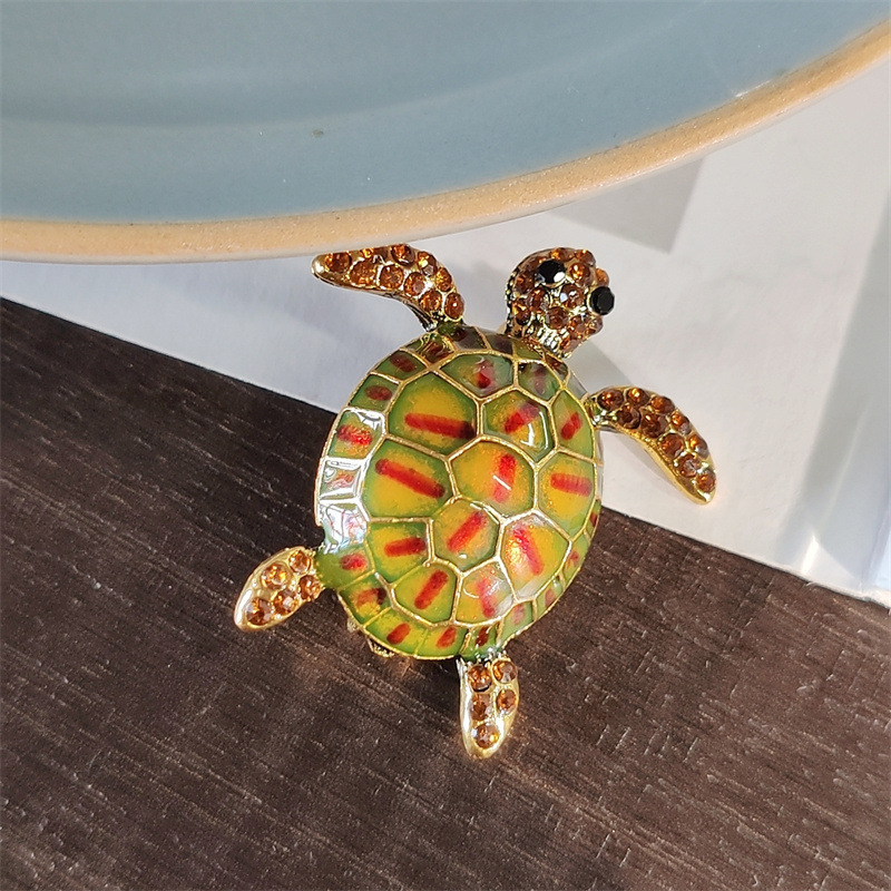 Creative Diamond-embedded fashion turtle animal brooch personality exaggerated dripping badge retro pin clothing accessories