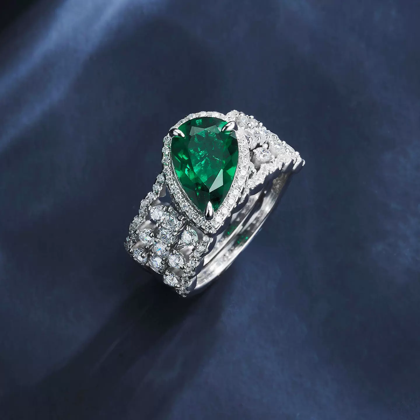 速卖通跨境热卖培育祖母绿双环戒指S925银满钻奢华高级感珠宝首饰