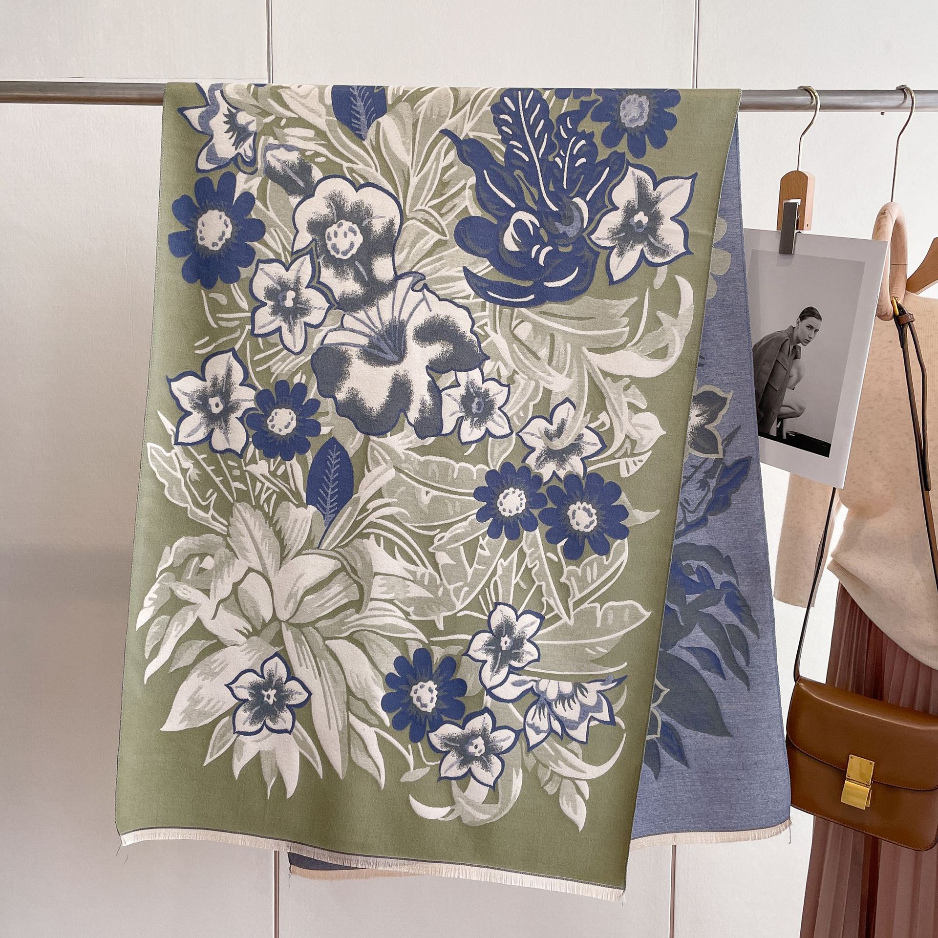 2023 otoño e invierno nuevo chal al aire libre elegante estilo socialite pequeña bufanda floral de cachemira engrosada bufanda cálida para mujer