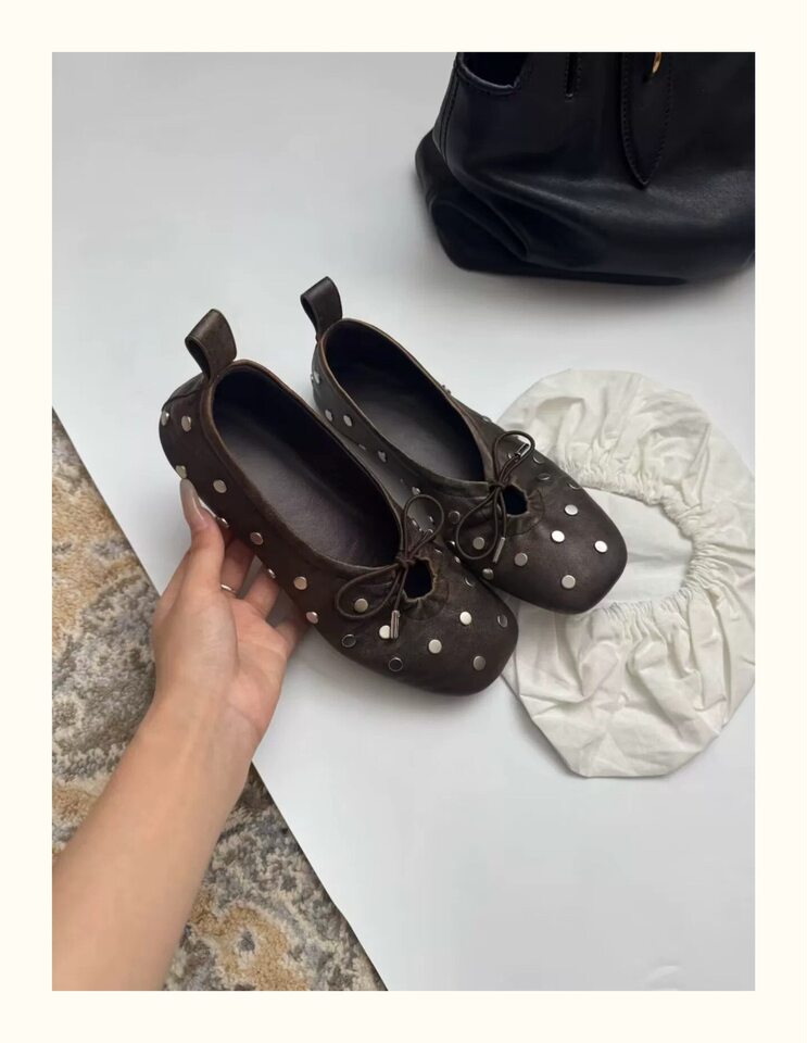 Giày bệt nữ Mary Jane da bò mũi vuông đính đinh tán , buộc dây, đế bằng 1 cm — Màu nâu chi tiết 11