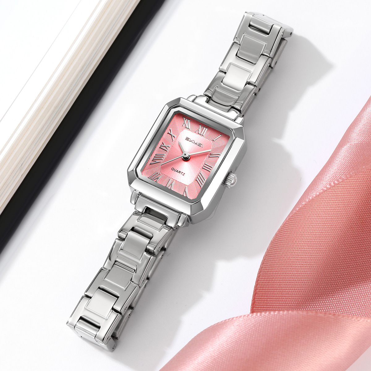 Momento de pulsera de lujo ligero reloj de mujer temperamento pequeño reloj cuadrado correa de acero impermeable relojes de cuarzo mayorista transfronterizo