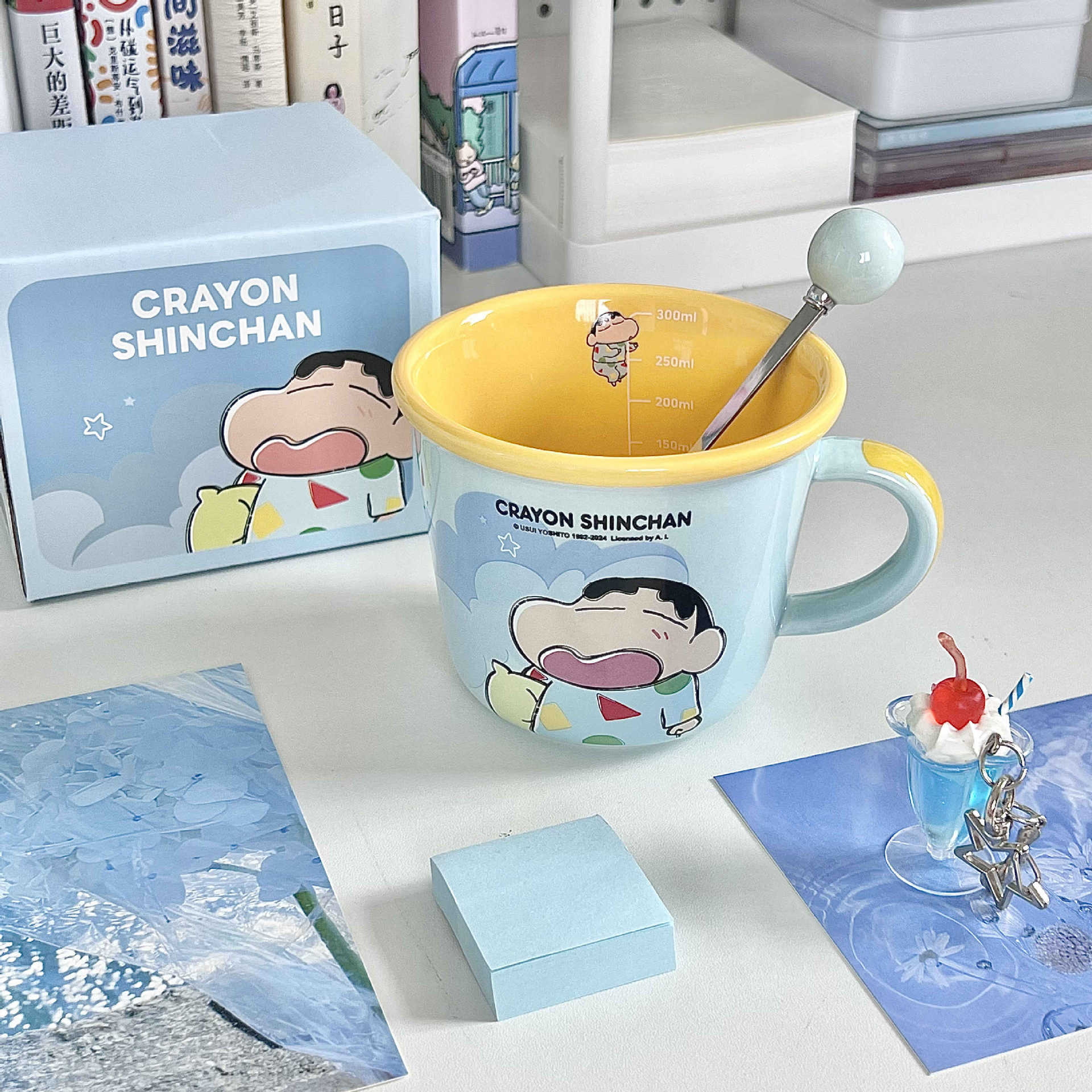 Crayon Shin-chan taza de leche de color macaron de cerámica genuina con taza de leche de desayuno de dibujos animados lindo de escala