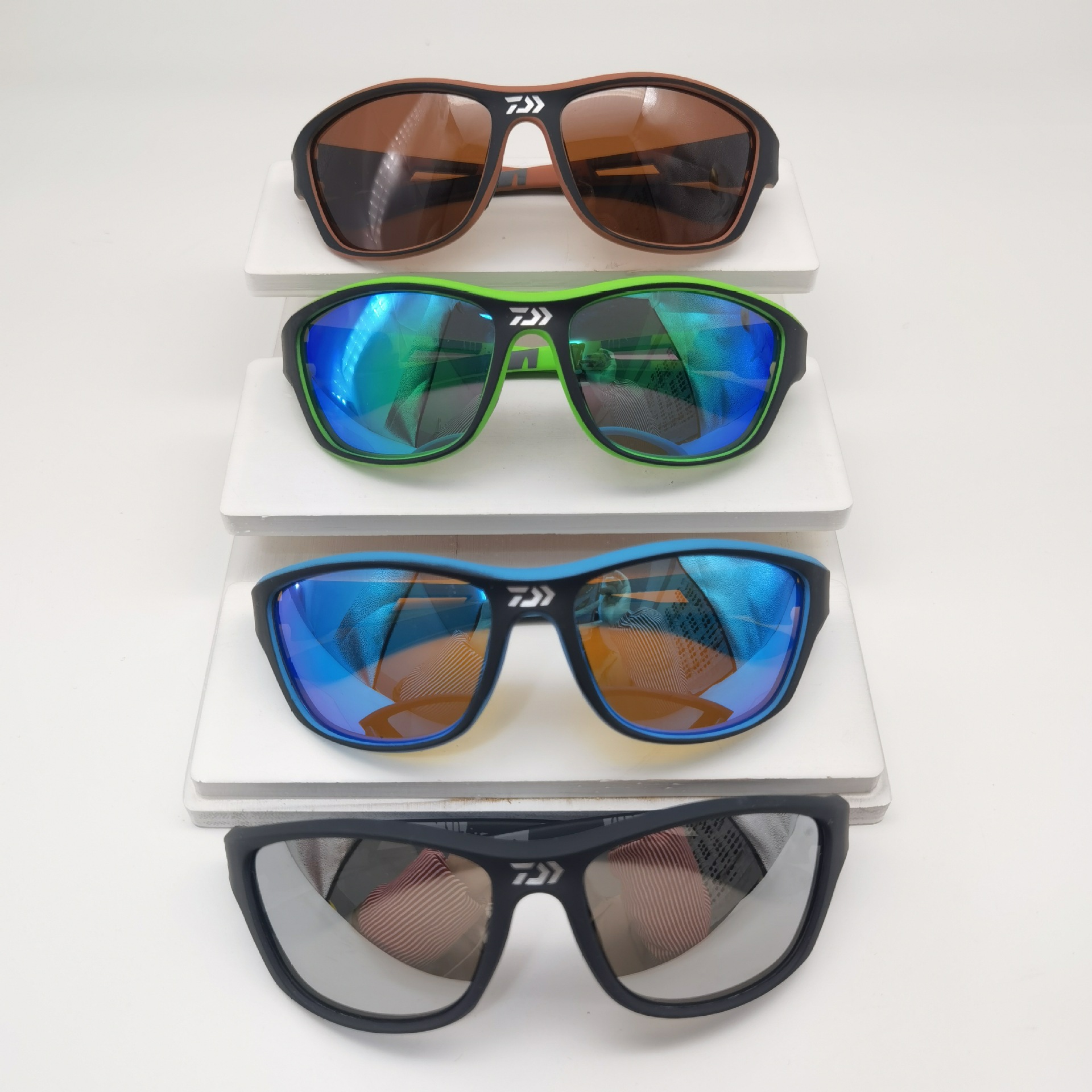 运动款太阳眼镜偏光镀膜防风墨镜弹性漆面保护高级感play登山眼镜