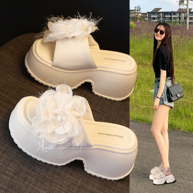 Dép sandal nữ quai chữ V đế bánh xốp cao 5 cm họa tiết hoa mùa hè 2025 — Màu be, Màu đen