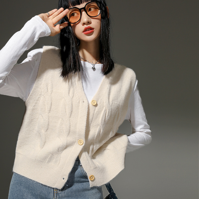 Knitted vest made of faux fur