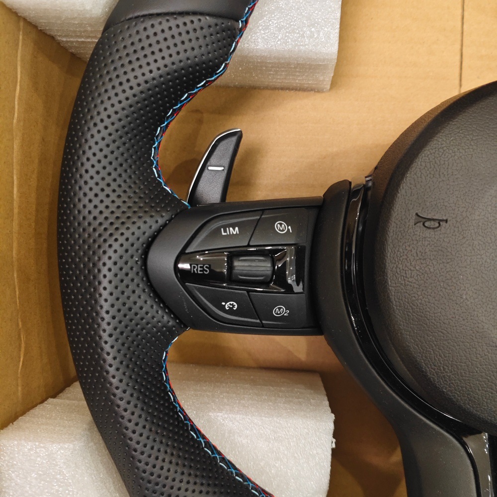 Popular in foreign trade, specially designed for BMW E60 model, sports flat-bottomed steering wheel modification assembly