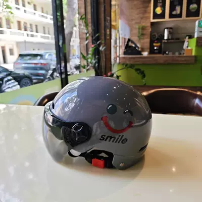 autumn and winter safety helmets, Motosiklet kaskı (dəbilqə) - gray-winking-smiley-face-brown-short-sunscreen-sun-resistant-and-durable