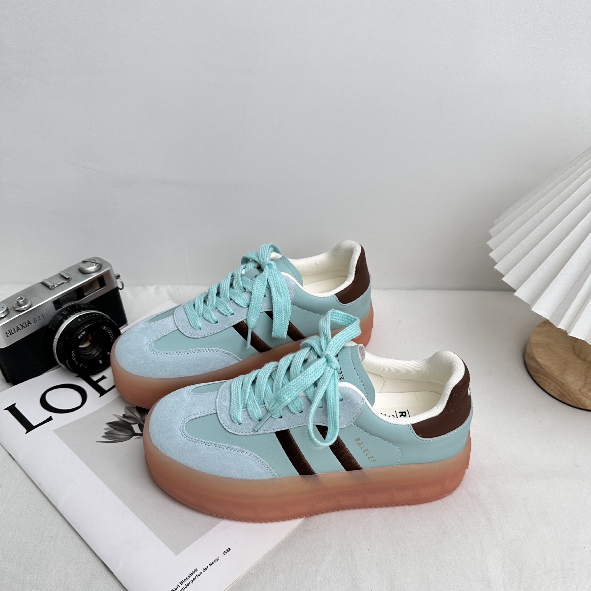 Plantillas de látex XY-A395/zapatos de tabla de altura de suela gruesa zapatos de mujer 2025 primavera nuevos zapatos de entrenamiento alemanes zapatos casuales punta redonda