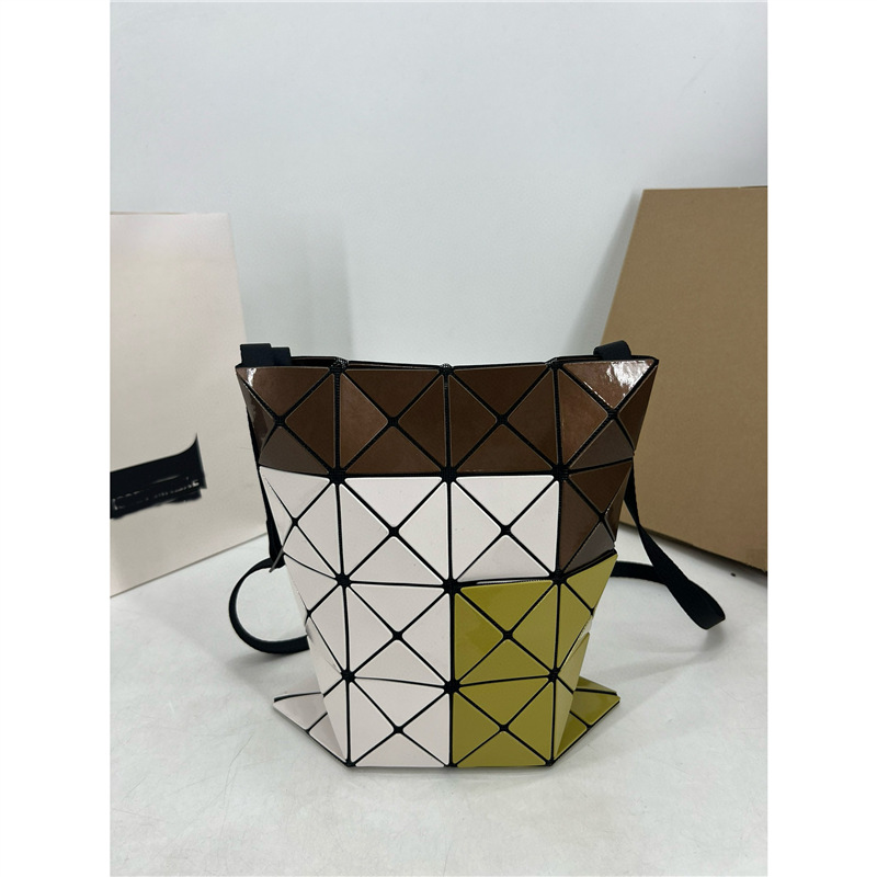 Diagonal pocket style yellow patchwork B