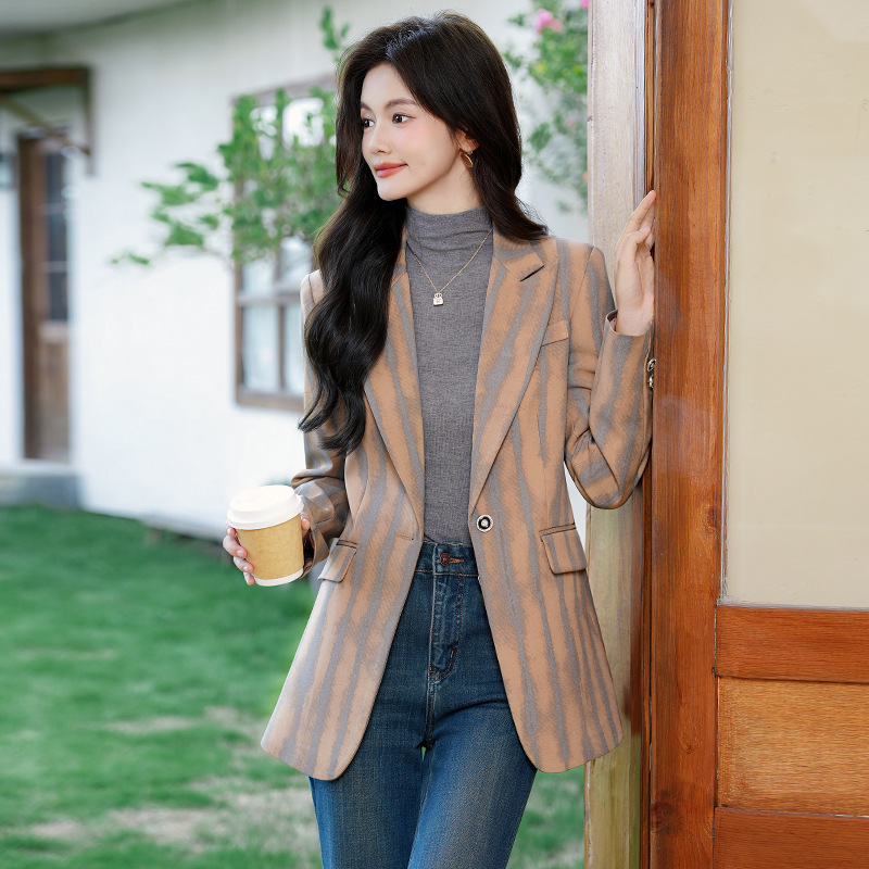 [Foreign Trade Hot Item] Khaki Striped Blazer for Women 2026 Spring and Autumn Fashion Casual One-Button Women's Suit