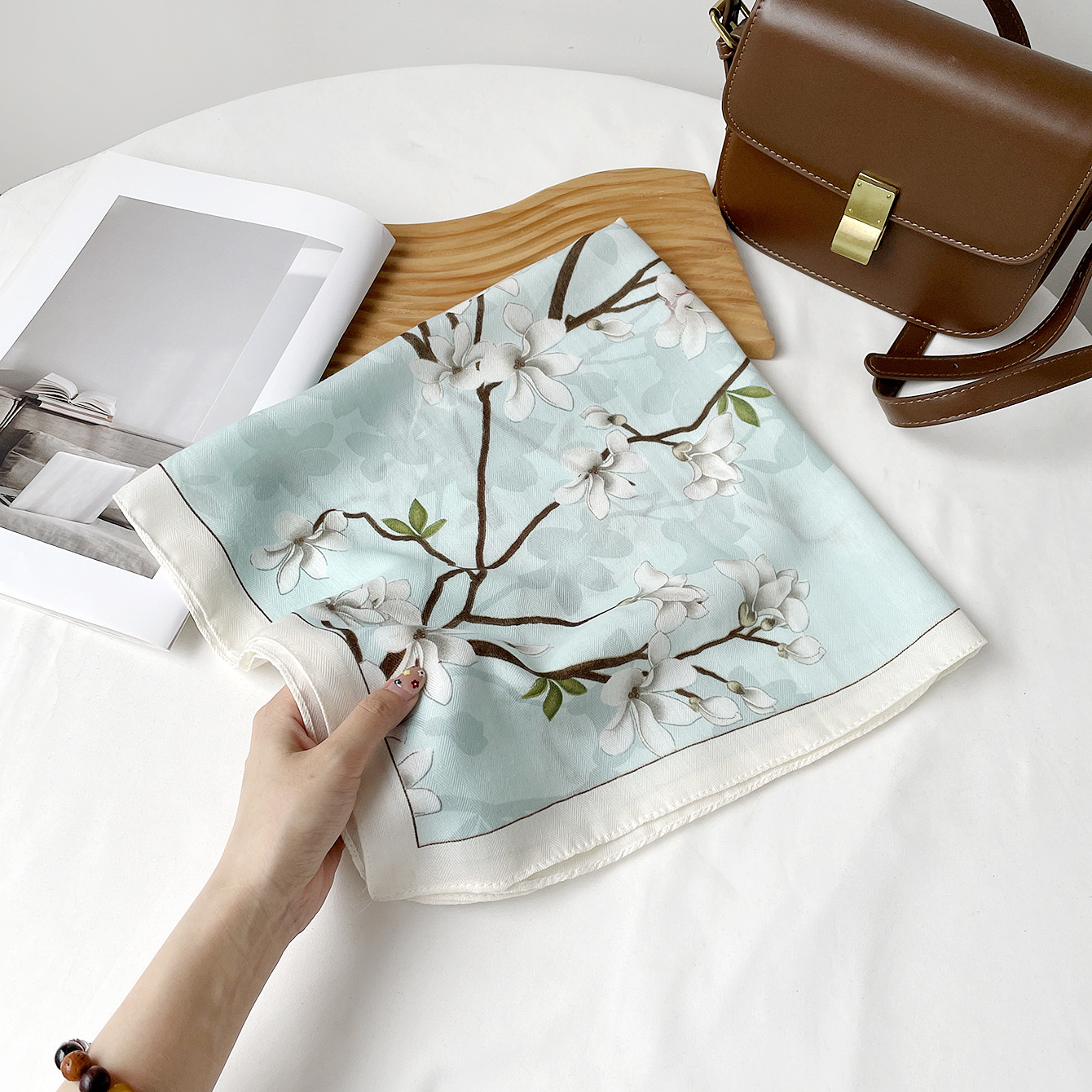 Rz6564-white magnolia branch / 68*68cm